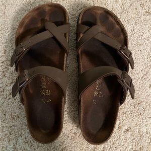 Birkenstock Mayari’s in Mocha, size 8